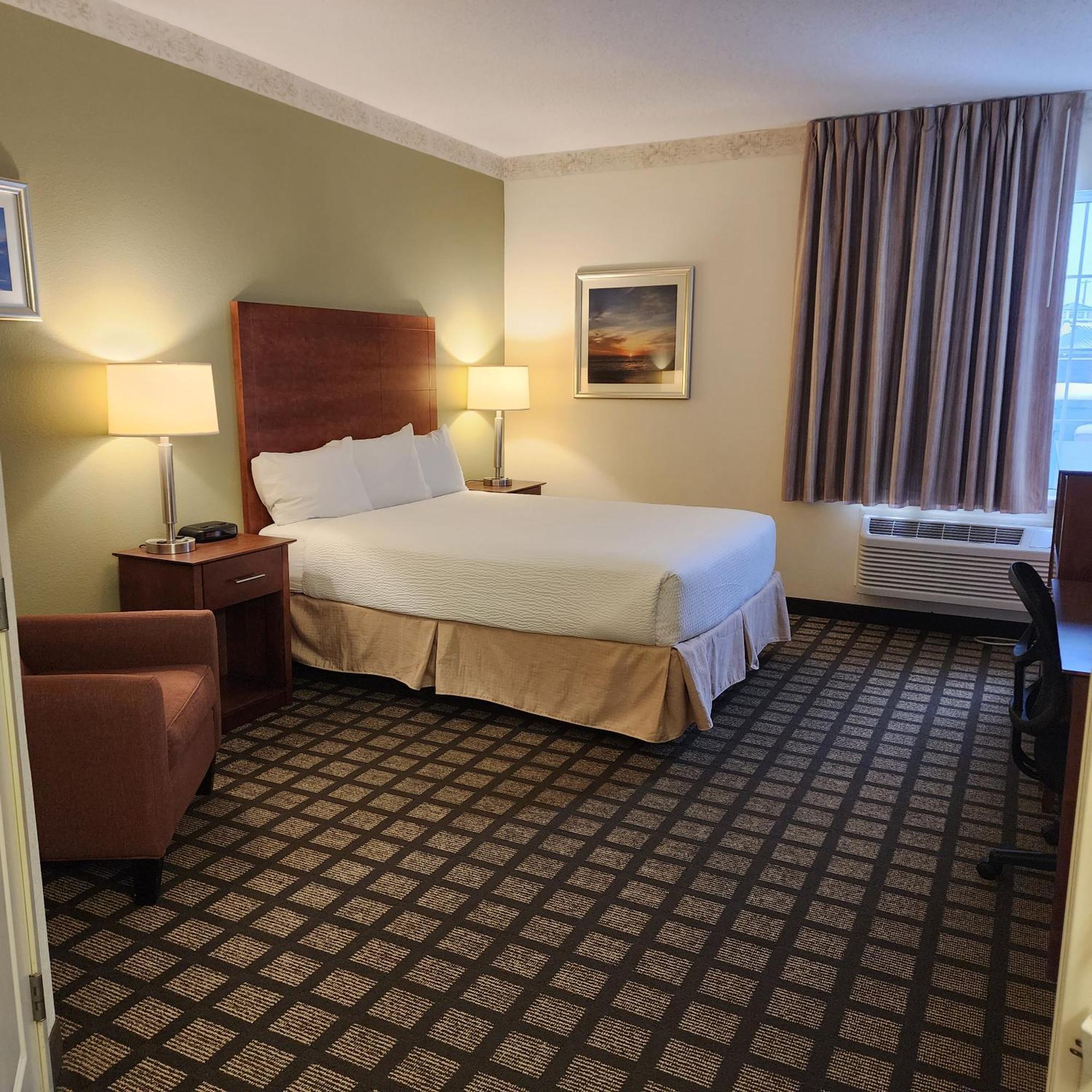 Baymont By Wyndham Mackinaw City Exterior photo