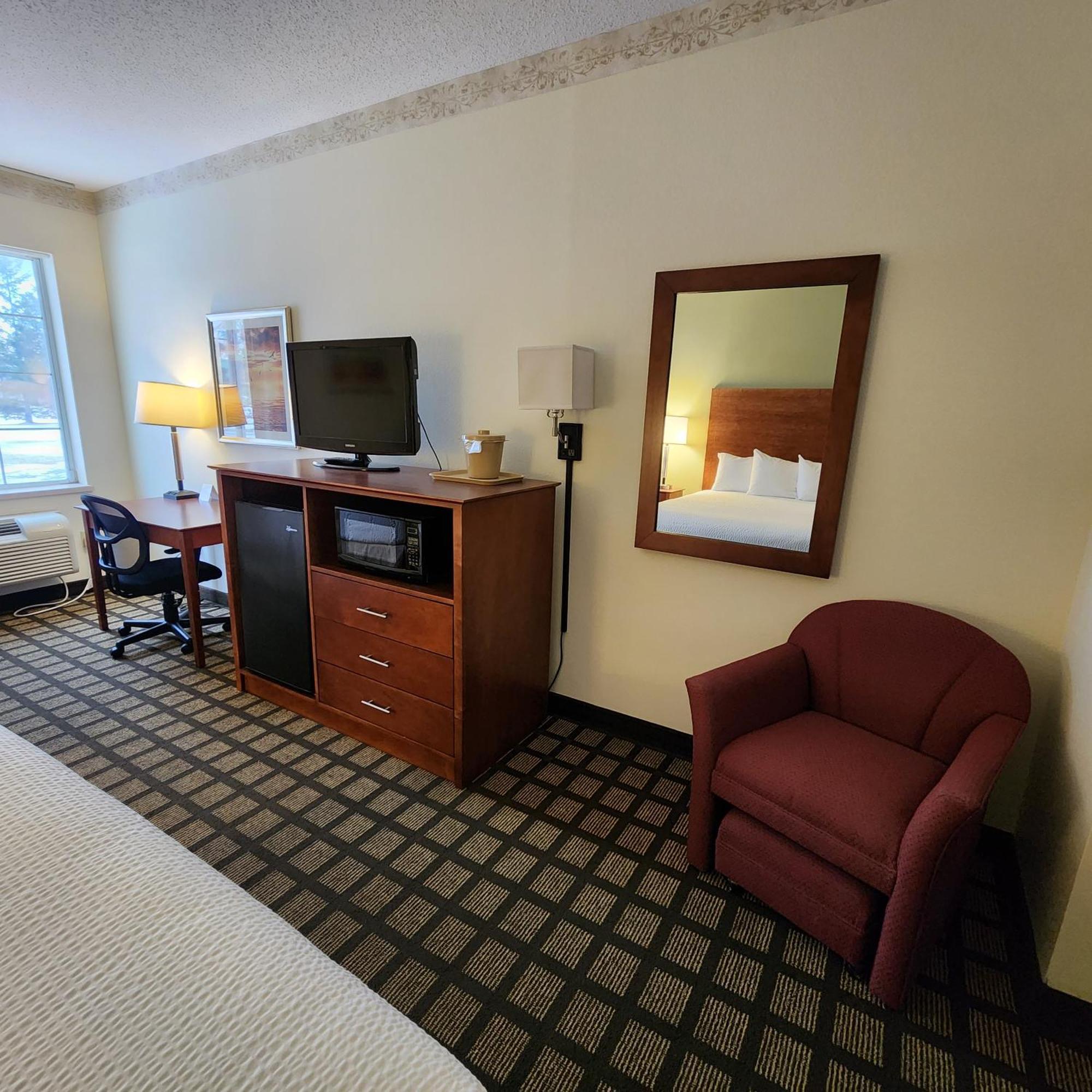 Baymont By Wyndham Mackinaw City Exterior photo